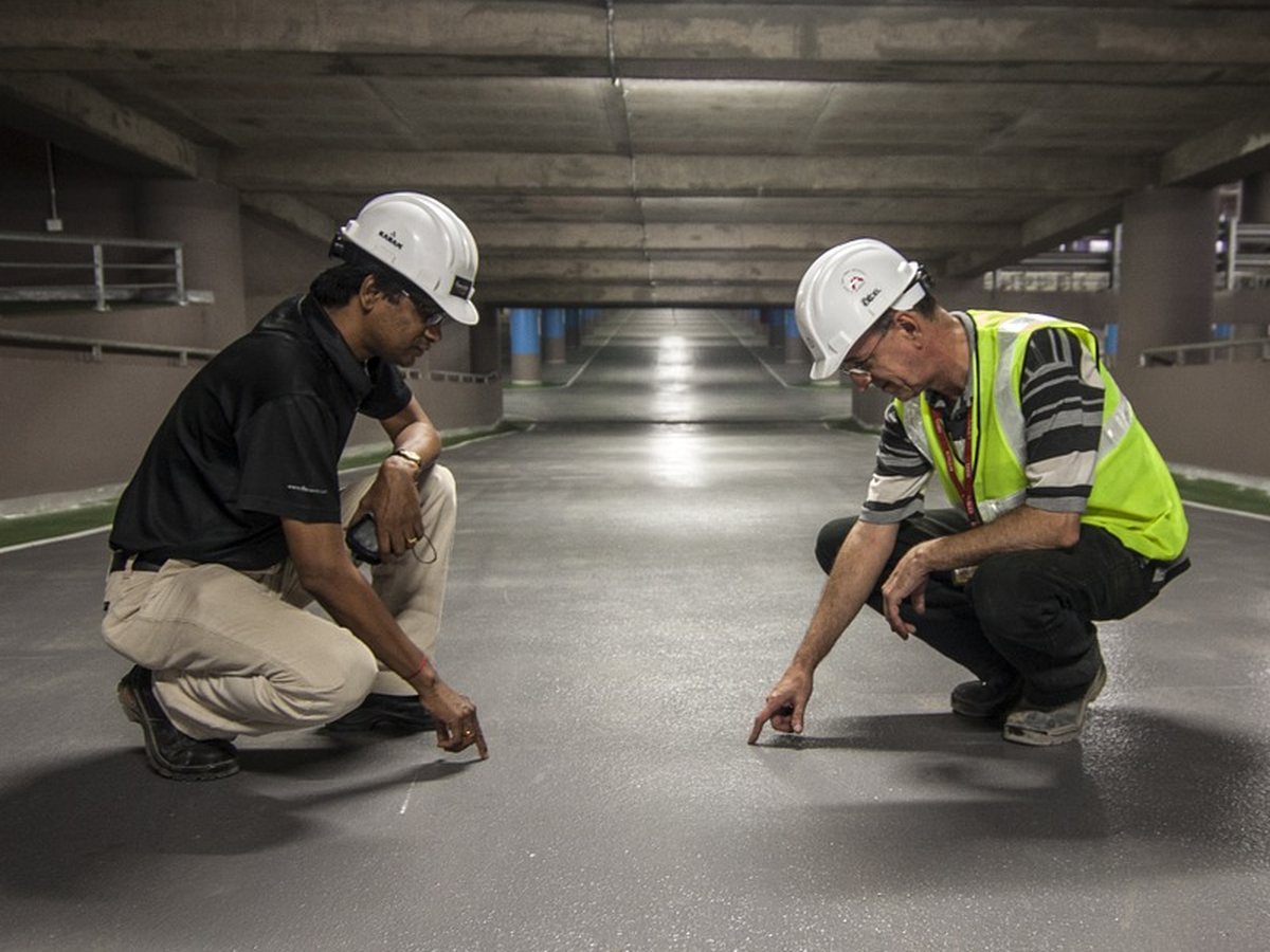 Aplicação de revestimento em piso industrial pela MRO Service
